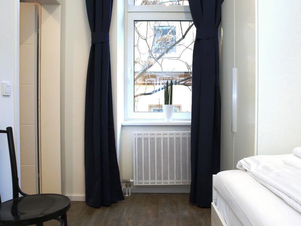 Flatprovider Comfort Eduard Apartment - Contactless Check In Vienna Room photo