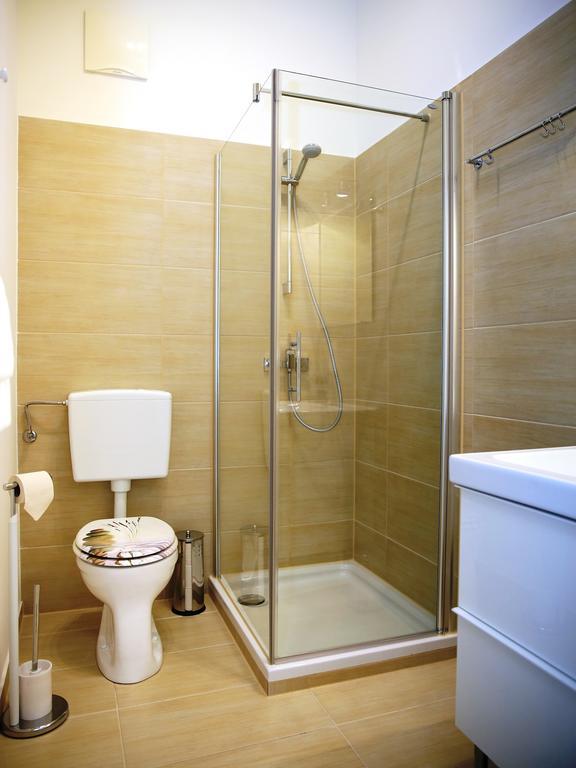 Flatprovider Comfort Eduard Apartment - Contactless Check In Vienna Room photo