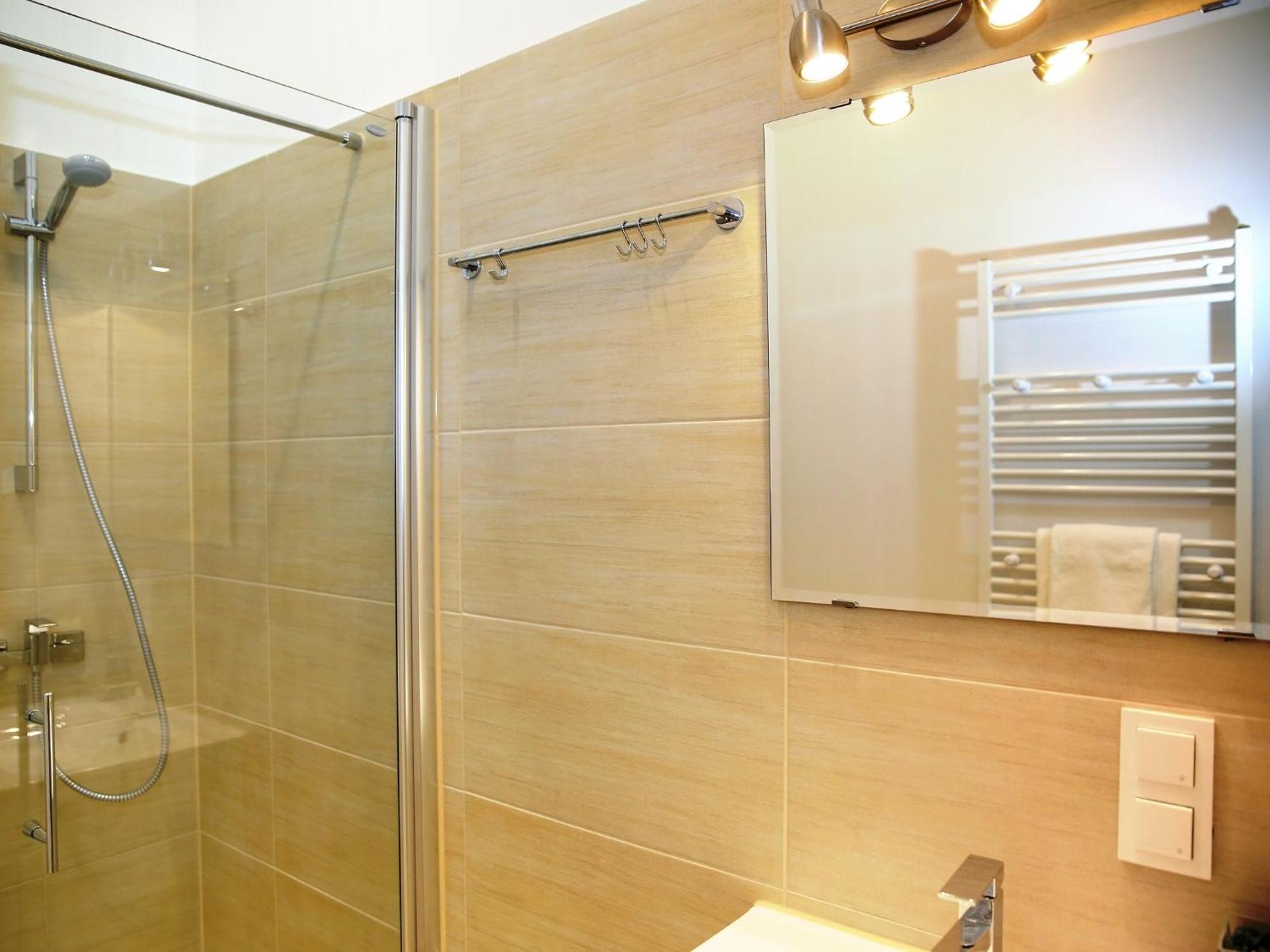 Flatprovider Comfort Eduard Apartment - Contactless Check In Vienna Exterior photo